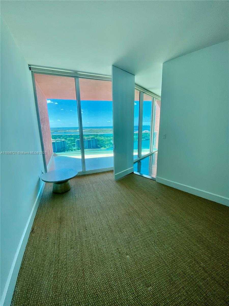 Small Image of 300 SOUTH POINTE DR #3204, Miami Beach Number 20