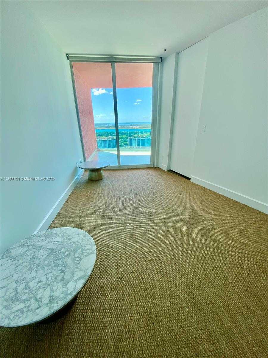 Small Image of 300 SOUTH POINTE DR #3204, Miami Beach Number 21
