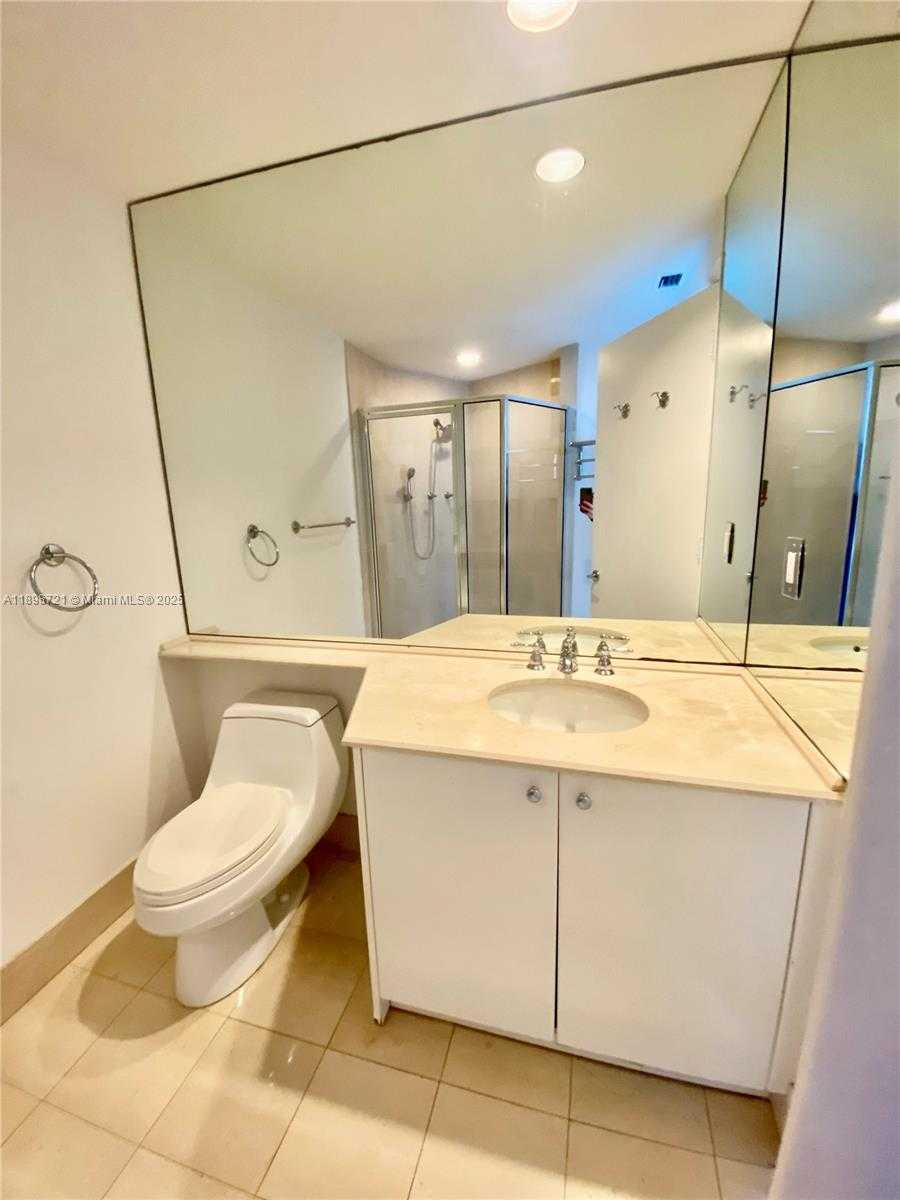Small Image of 300 SOUTH POINTE DR #3204, Miami Beach Number 23