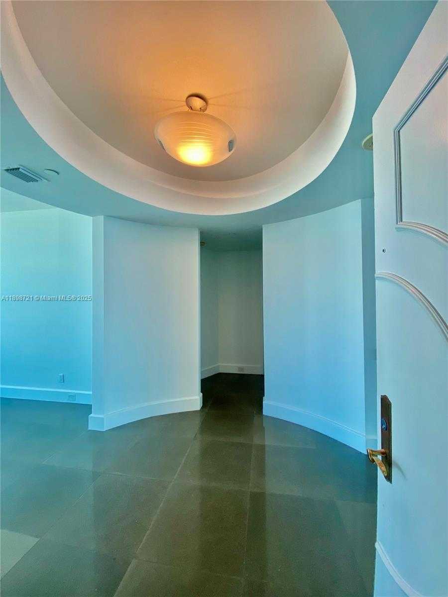 Small Image of 300 SOUTH POINTE DR #3204, Miami Beach Number 26