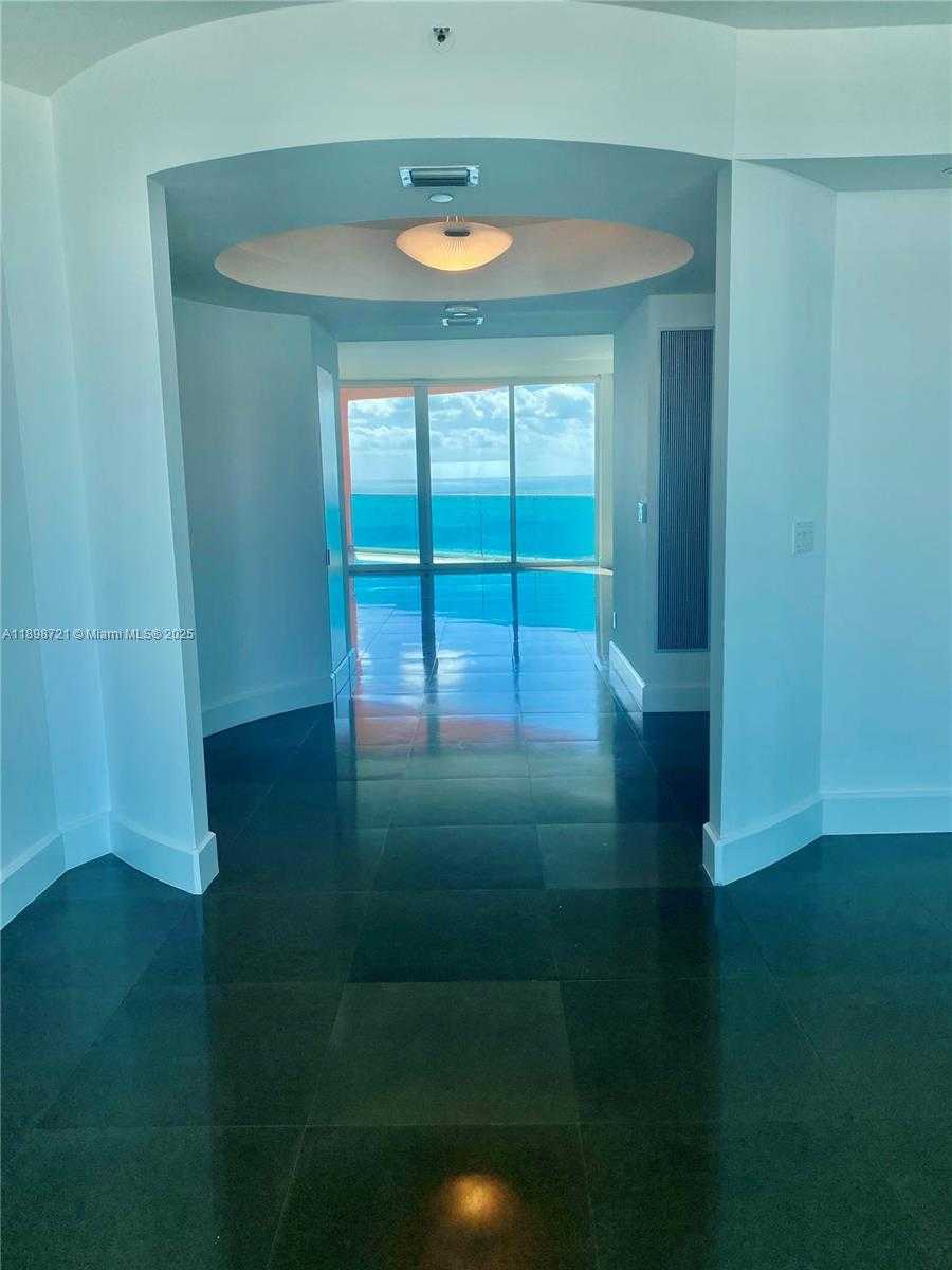 Small Image of 300 SOUTH POINTE DR #3204, Miami Beach Number 27