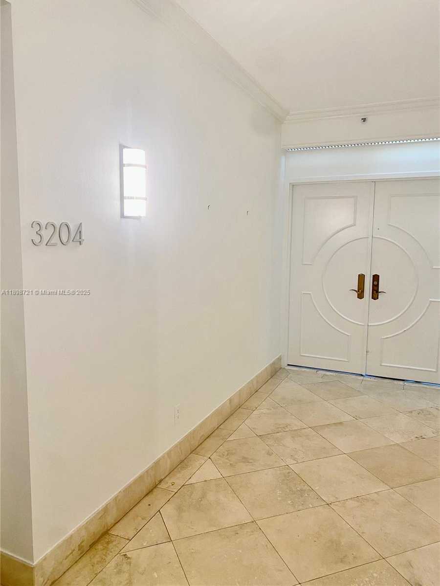 Small Image of 300 SOUTH POINTE DR #3204, Miami Beach Number 29