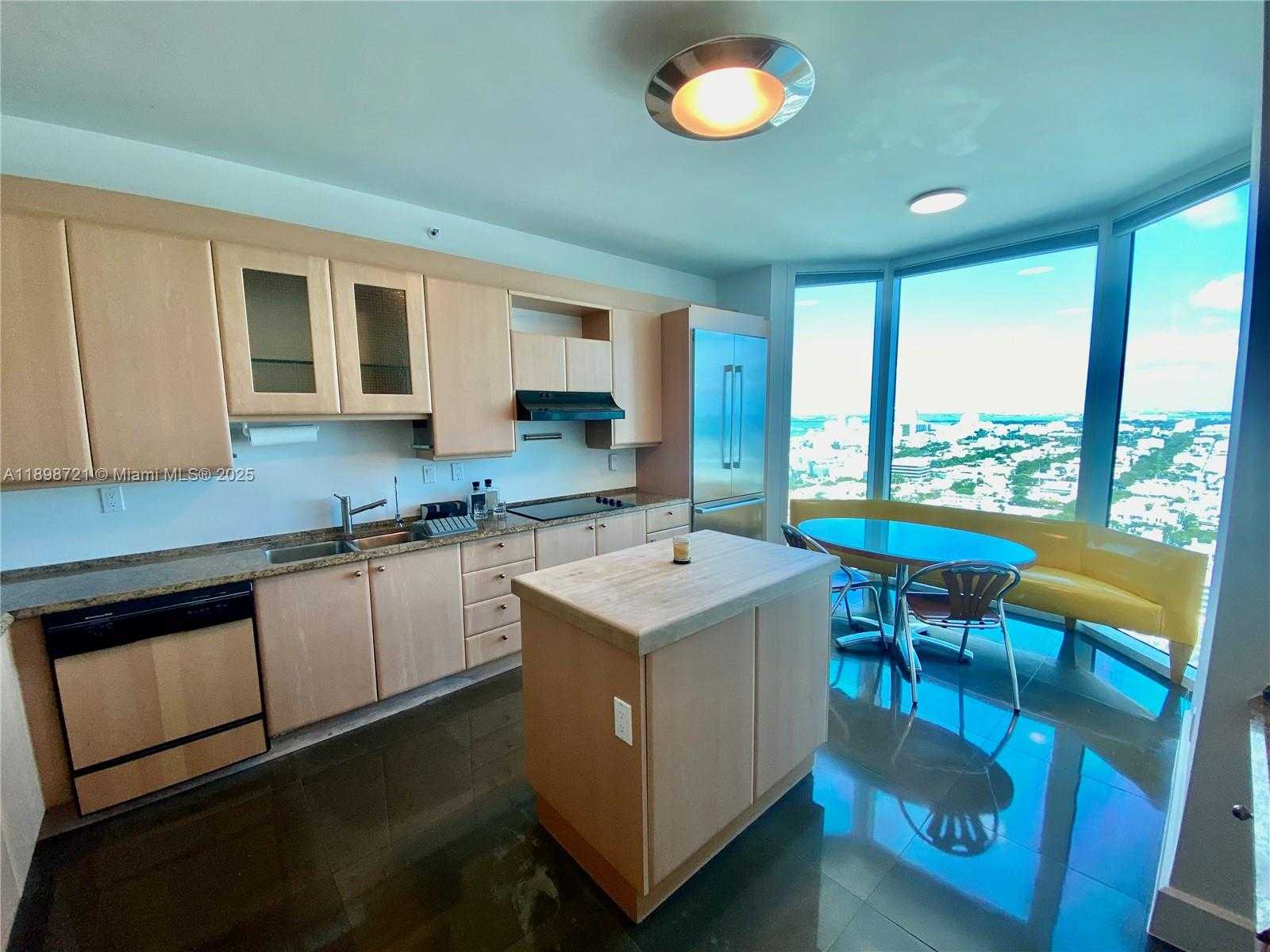 Small Image of 300 SOUTH POINTE DR #3204, Miami Beach Number 3