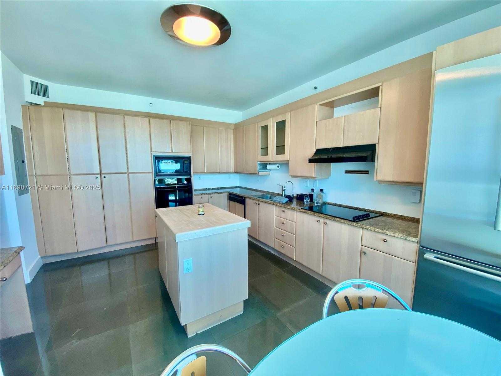 Small Image of 300 SOUTH POINTE DR #3204, Miami Beach Number 4