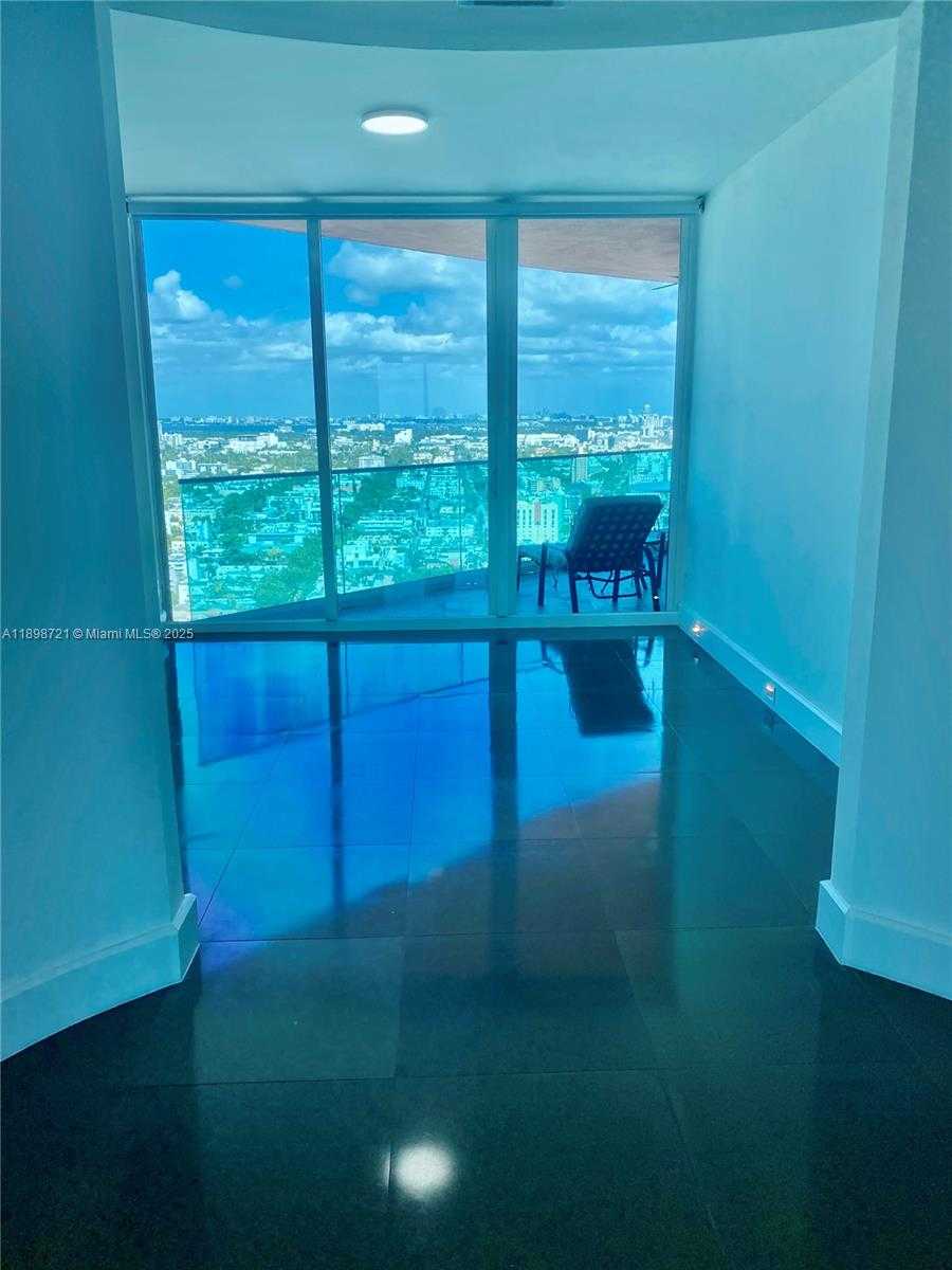 Small Image of 300 SOUTH POINTE DR #3204, Miami Beach Number 7