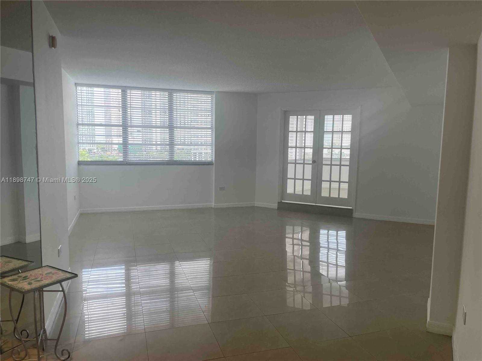 Small Image of 801 BRICKELL BAY DR #871, Miami Number 12