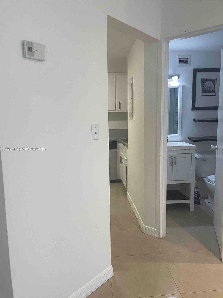 Small Image of 801 BRICKELL BAY DR #871, Miami Number 13
