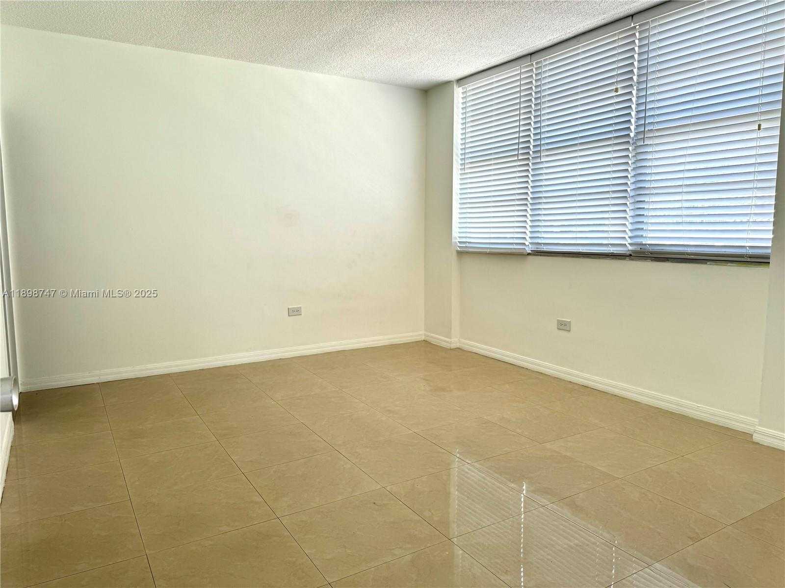 Small Image of 801 BRICKELL BAY DR #871, Miami Number 18