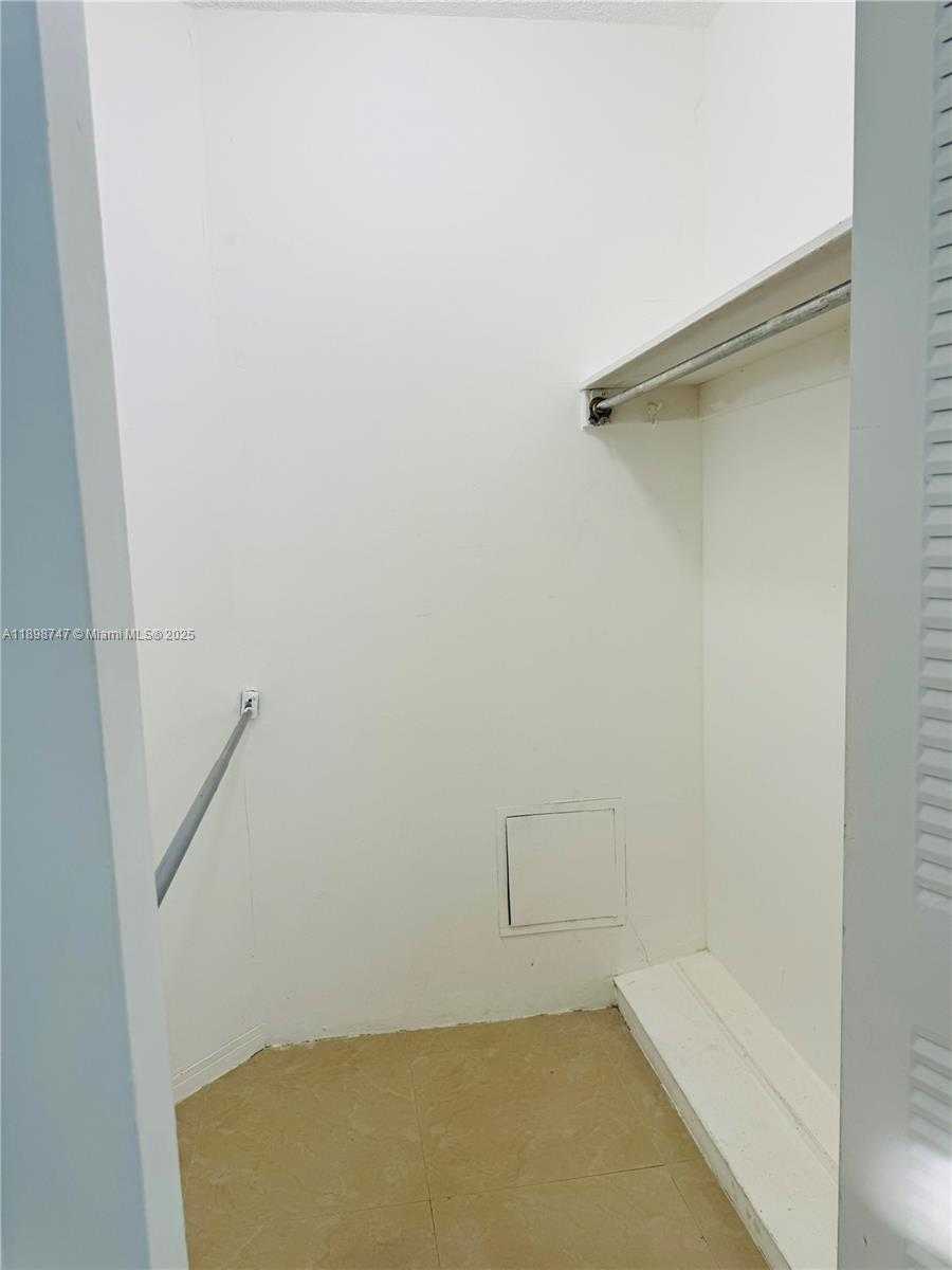 Small Image of 801 BRICKELL BAY DR #871, Miami Number 25