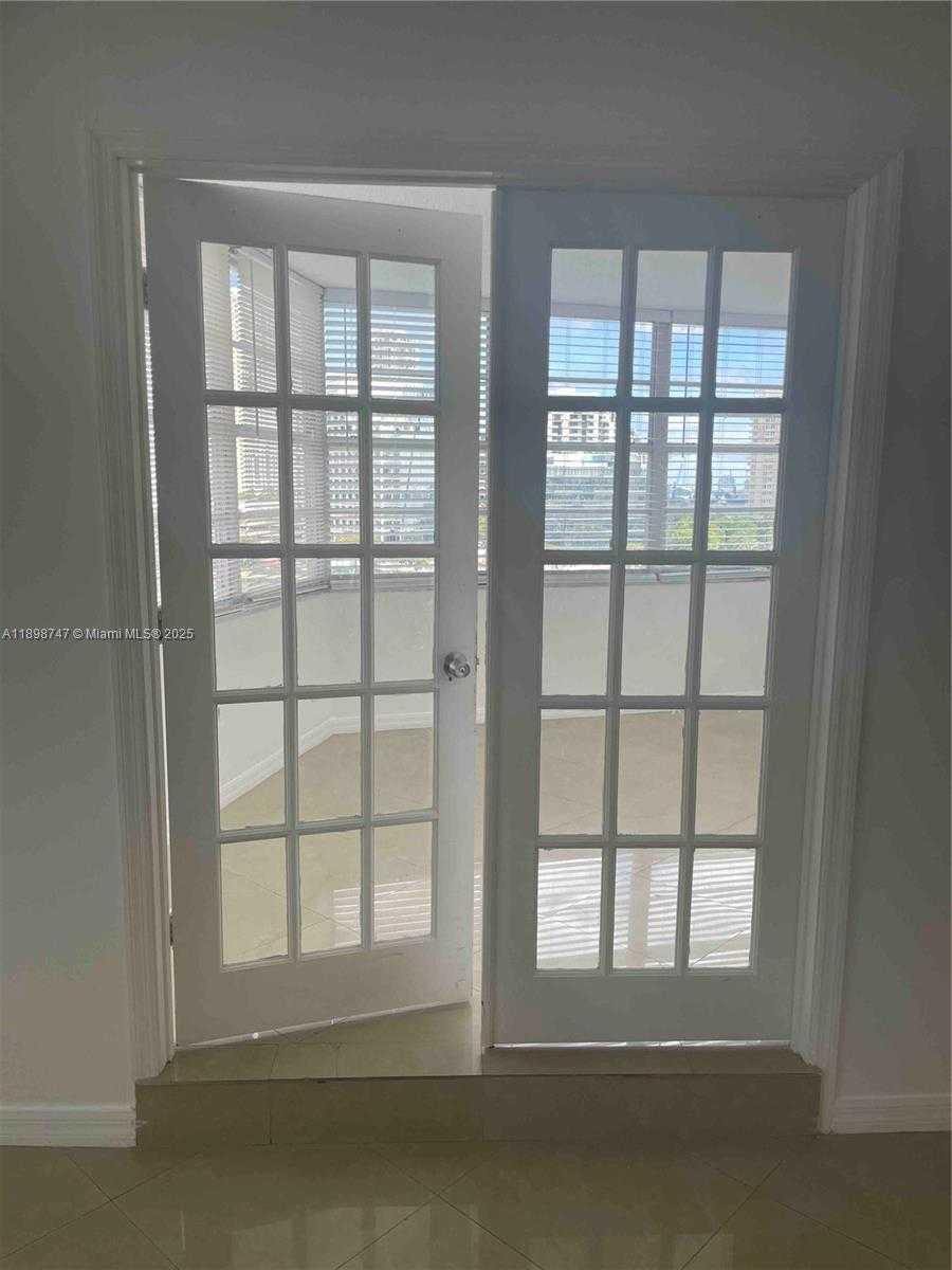 Small Image of 801 BRICKELL BAY DR #871, Miami Number 8