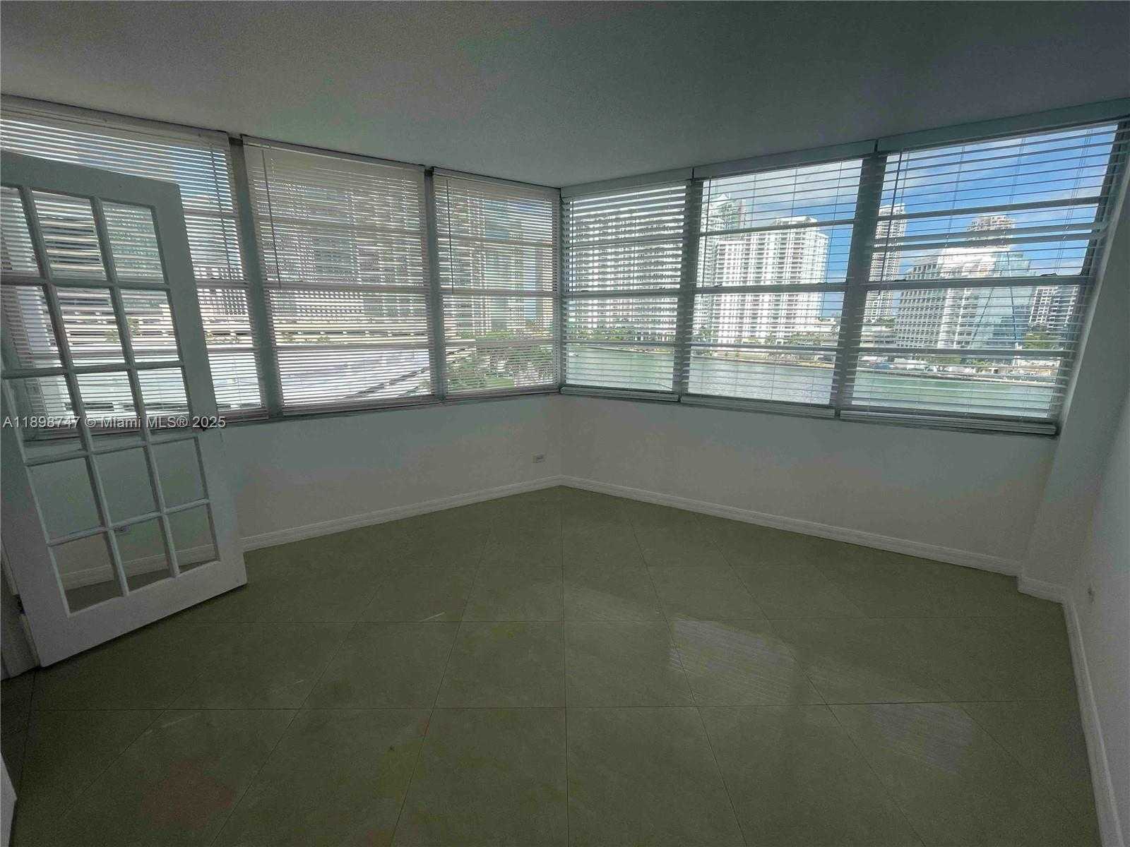 Small Image of 801 BRICKELL BAY DR #871, Miami Number 9