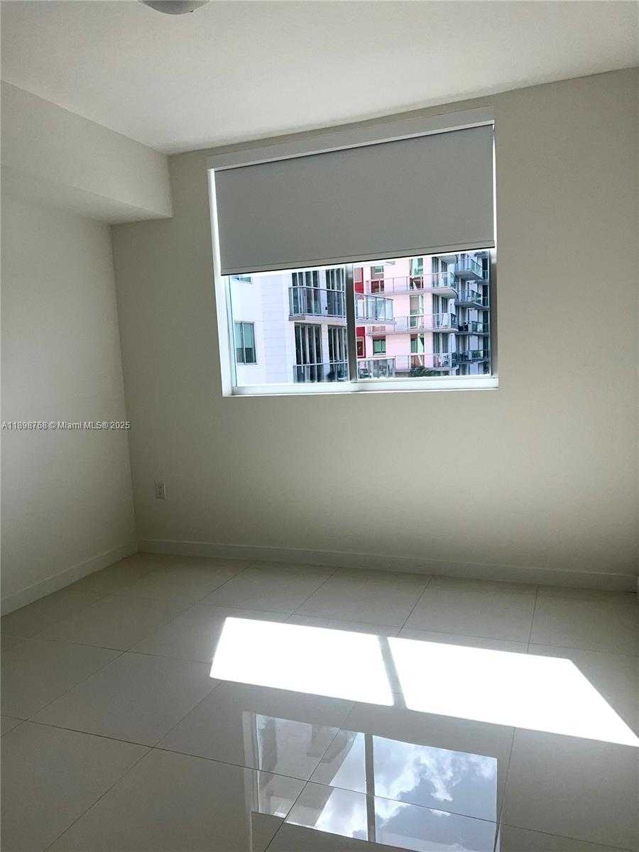 Imagen de Pequeño Objeto