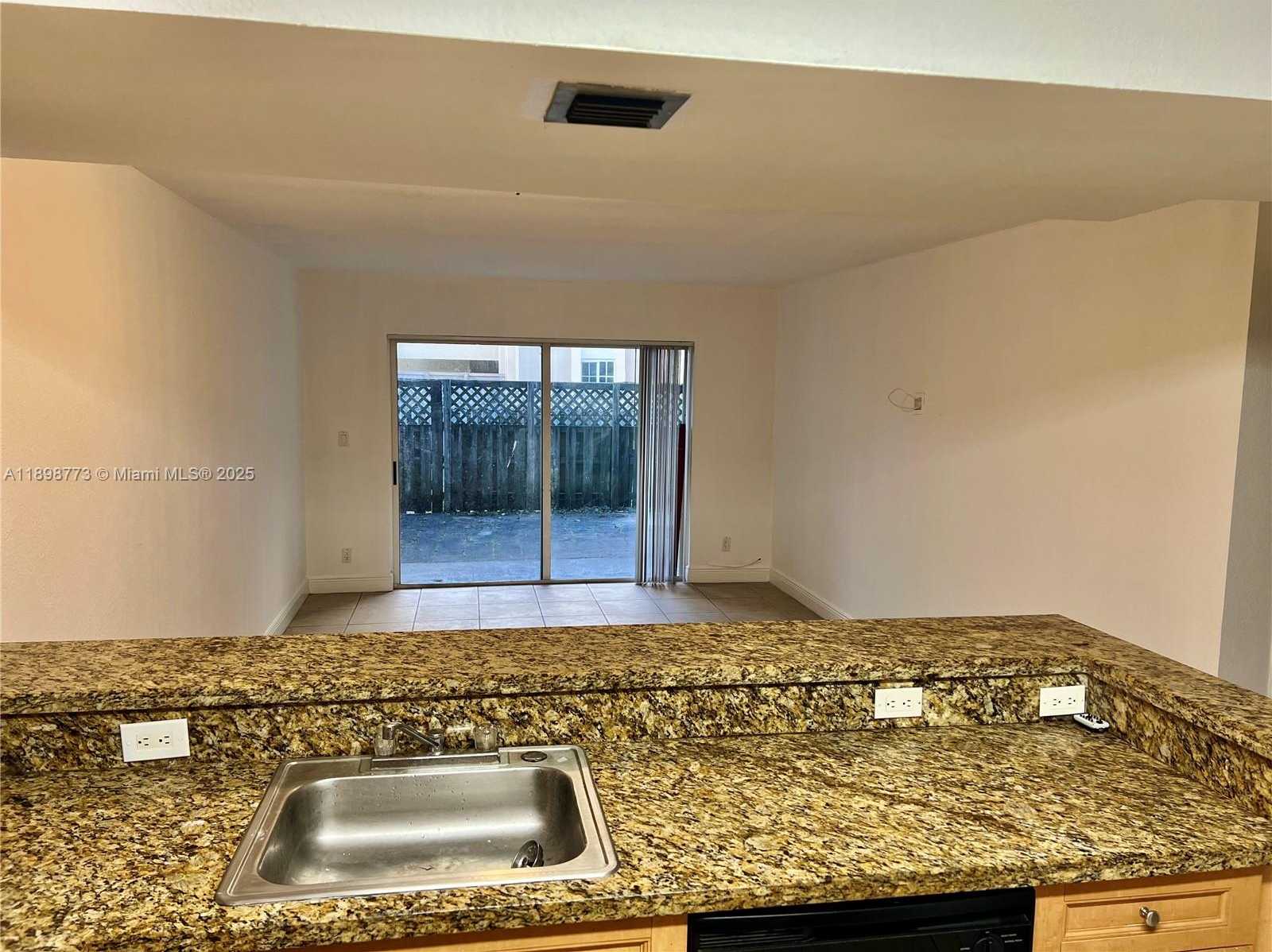 Small Image of 5201 GENEVA WAY #102, Doral Number 4
