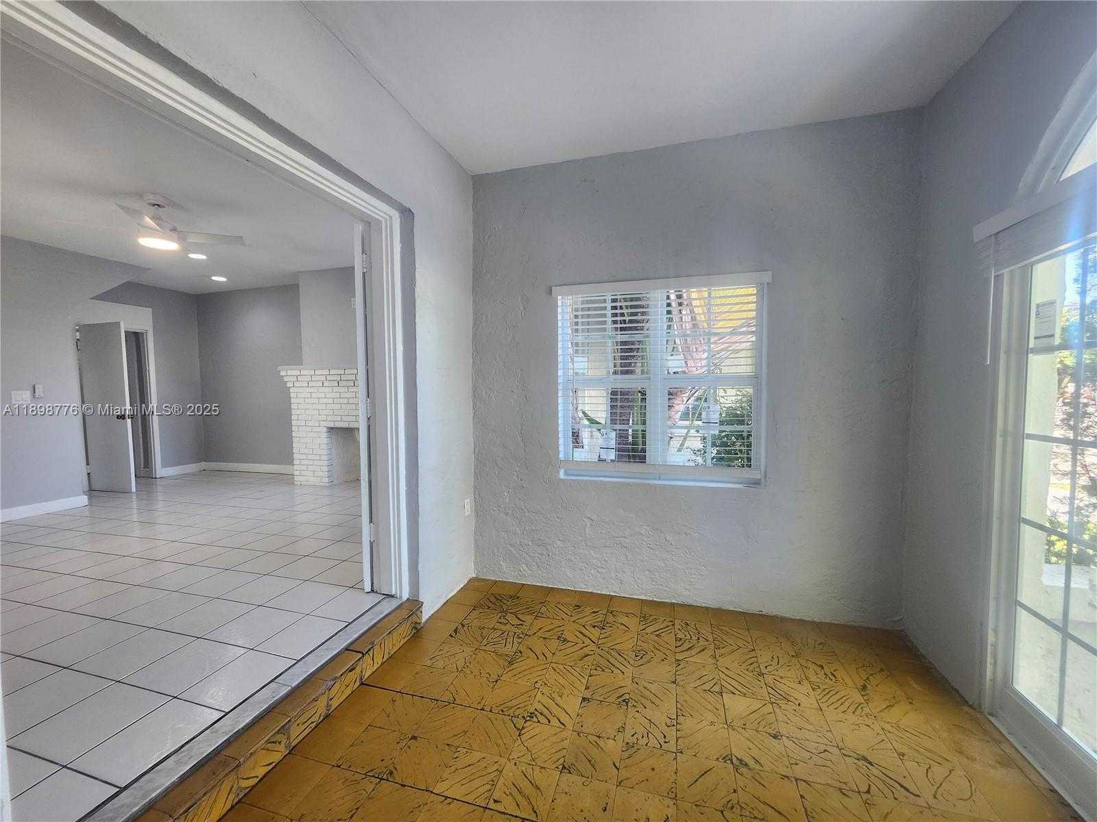 Small Image of 1507 MERIDIAN AVE #2, Miami Beach Number 3