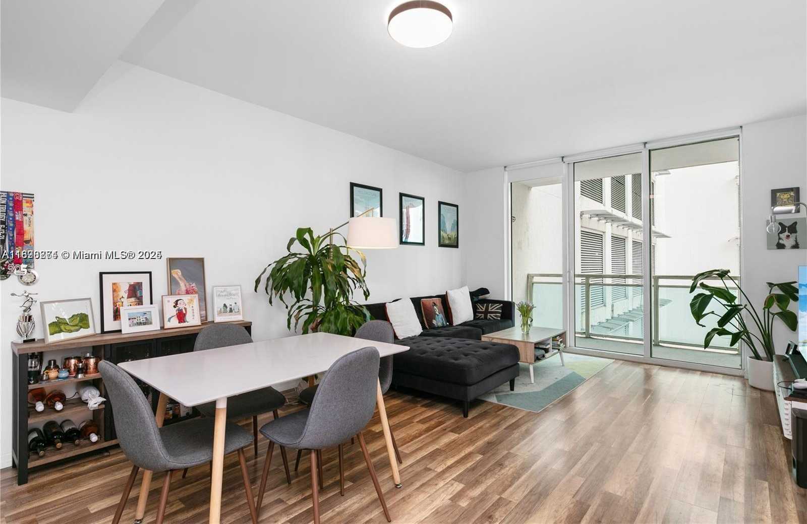 Small Image of 950 BRICKELL BAY DR #403, Miami Number 4