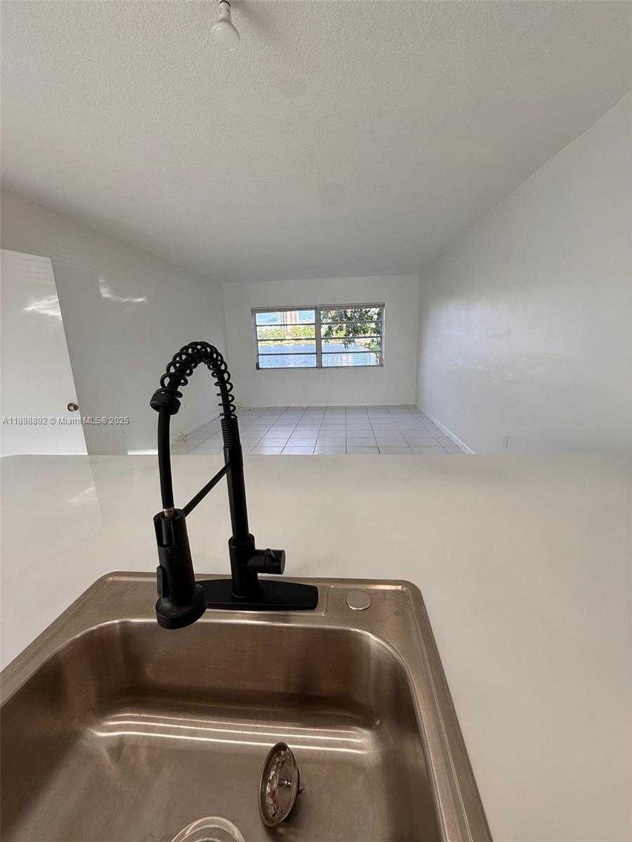 Small Image of 20111 NORTH EAST 27TH CT #K107, Aventura Number 3