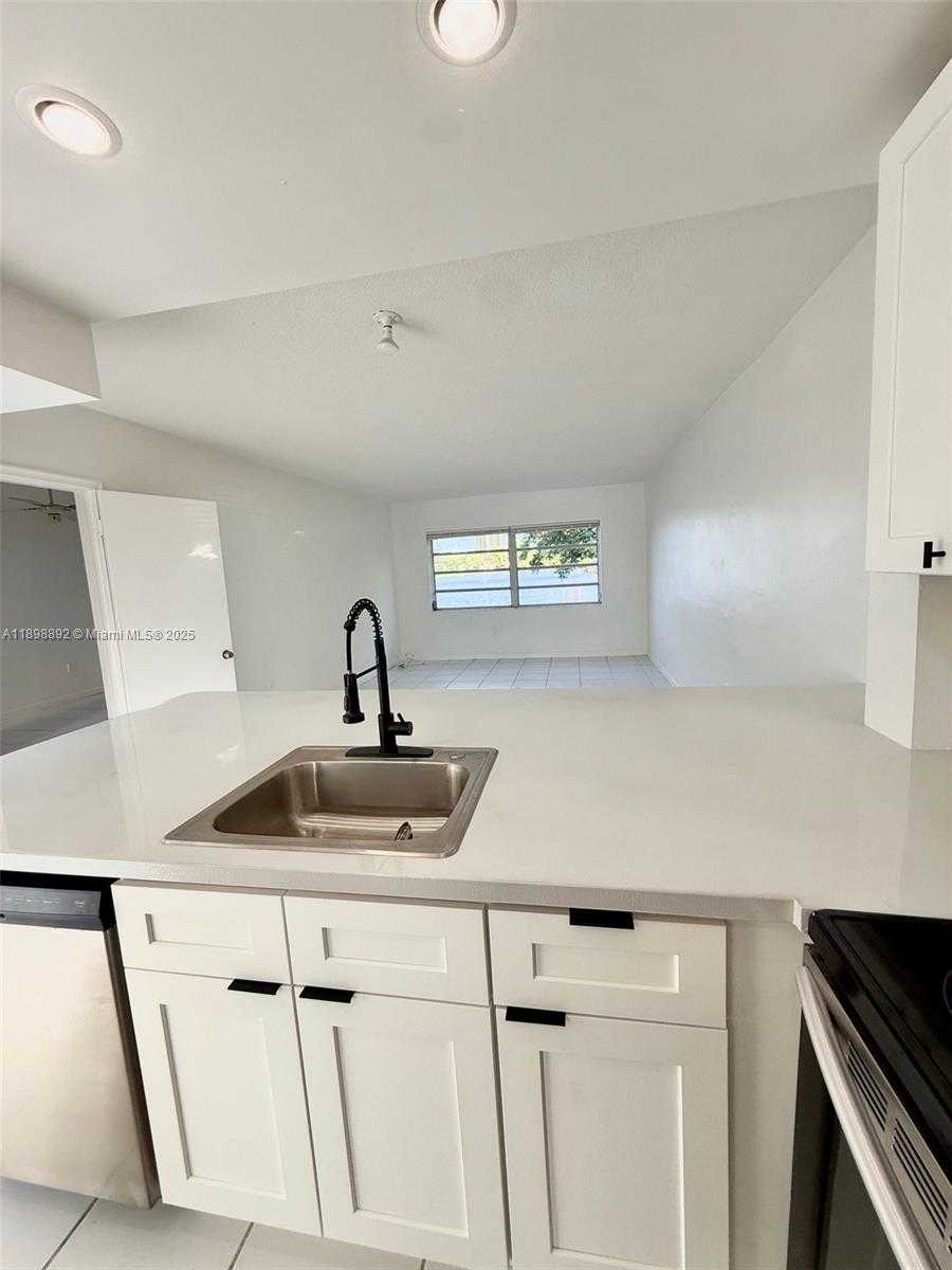 Small Image of 20111 NORTH EAST 27TH CT #K107, Aventura Number 9