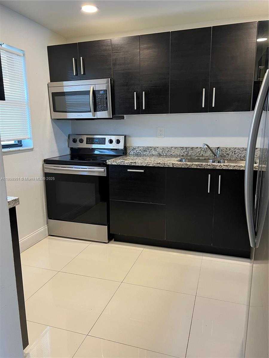 Small Image of 8879 FONTAINEBLEAU BLVD #105, Miami Number 2