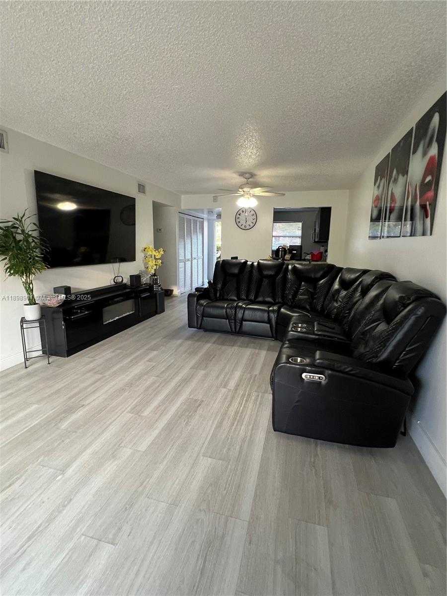 Small Image of 8879 FONTAINEBLEAU BLVD #105, Miami Number 5