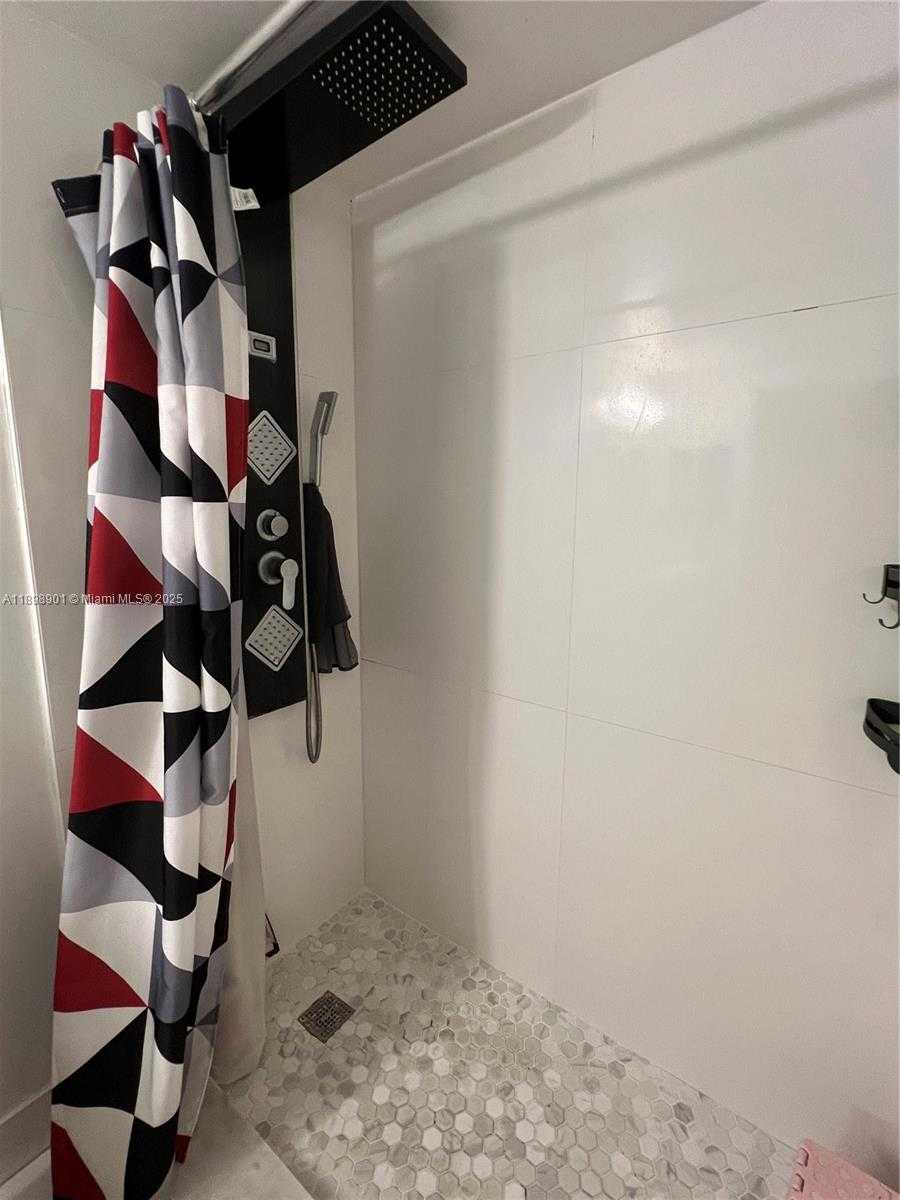 Small Image of 8879 FONTAINEBLEAU BLVD #105, Miami Number 7