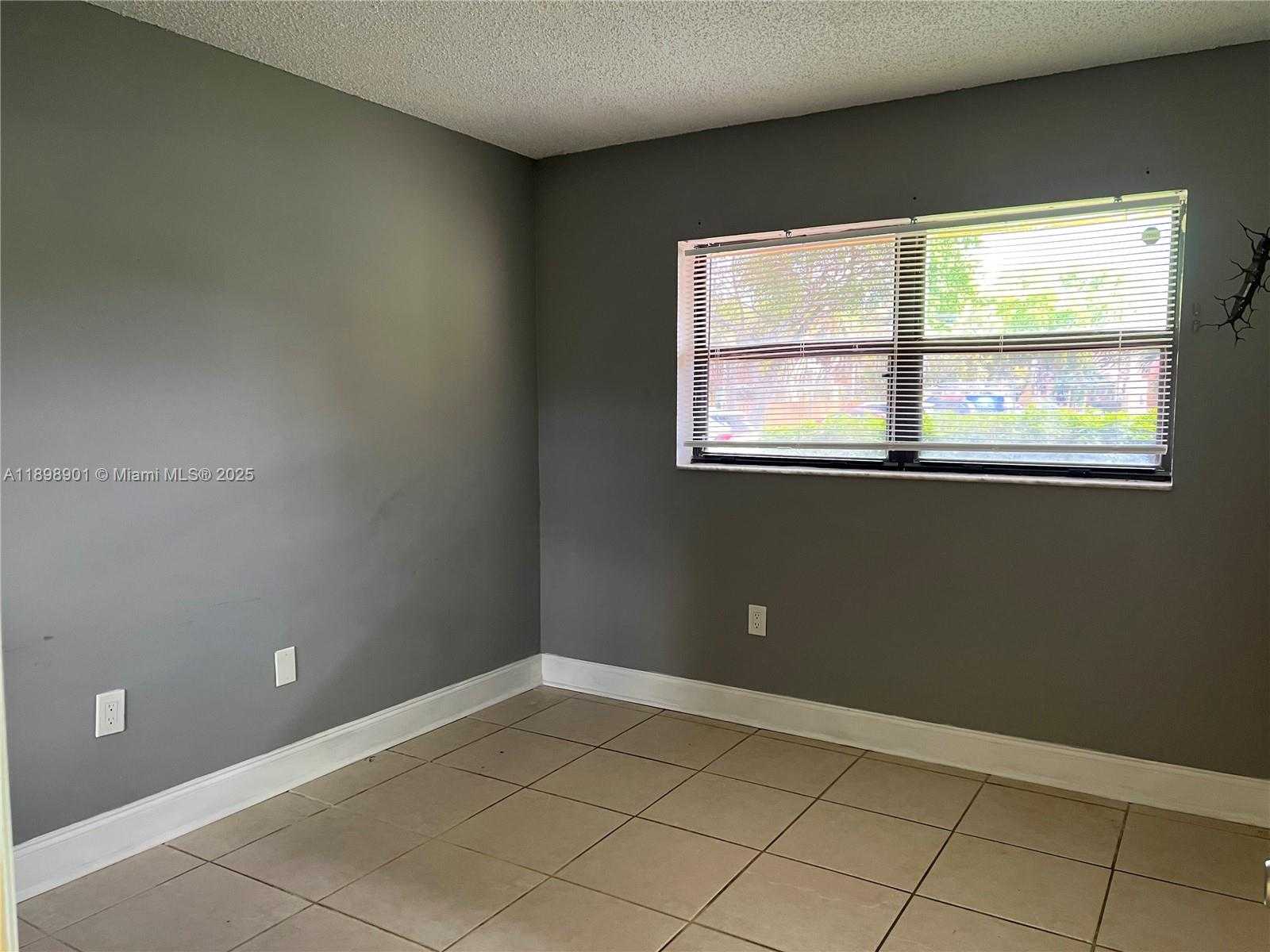Small Image of 8879 FONTAINEBLEAU BLVD #105, Miami Number 9