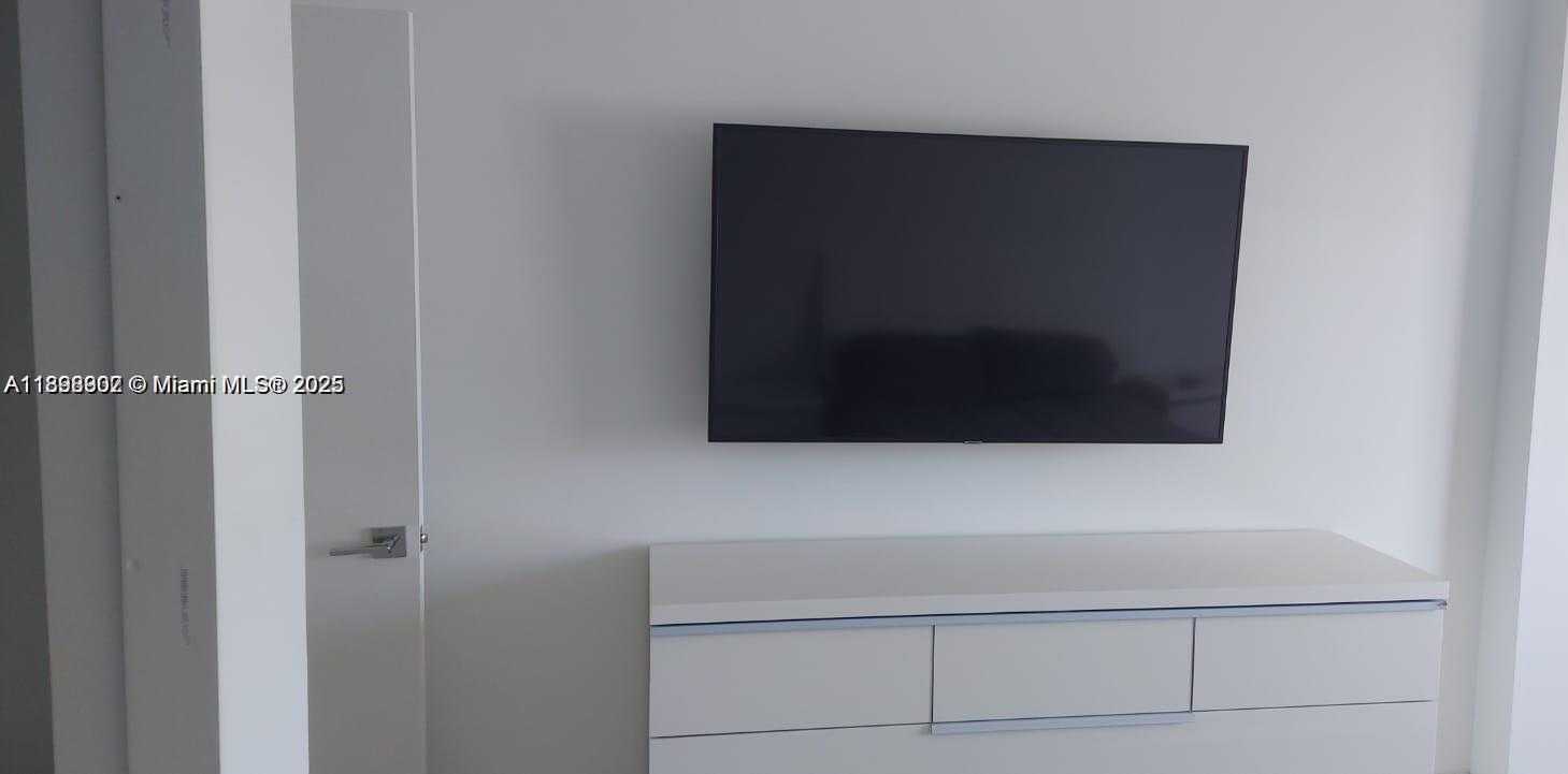 Small Image of 400 KINGS POINT DR #1111, Sunny Isles Beach Number 10