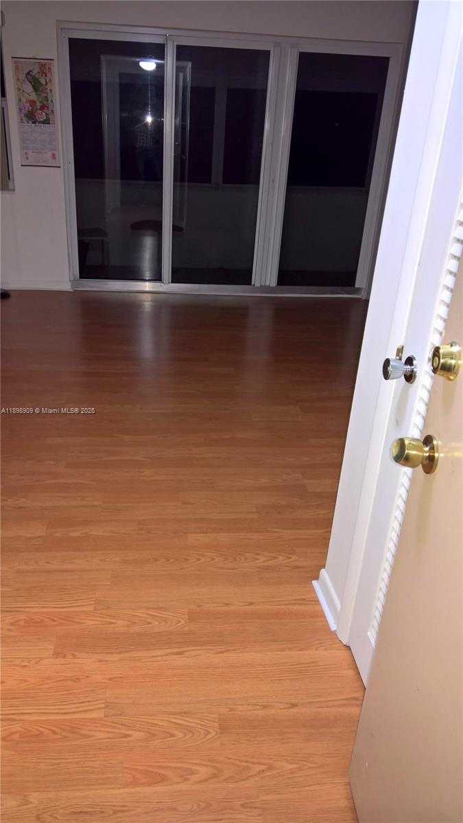 Small Image of 1701 BUCHANAN ST #402, Hollywood Number 5