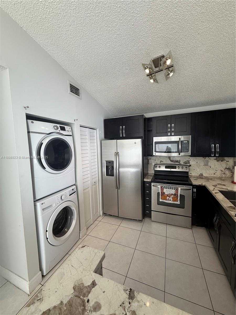 Small Image of 17913 SOUTH WEST 145TH AVE, Miami Number 4