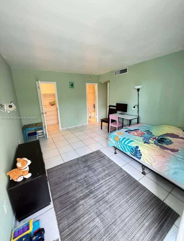Small Image of 17560 ATLANTIC BLVD #414, Sunny Isles Beach Number 15