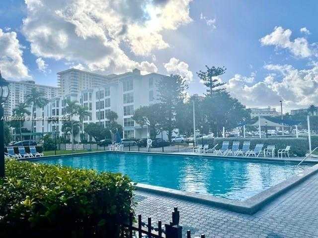 Small Image of 17560 ATLANTIC BLVD #414, Sunny Isles Beach Number 23
