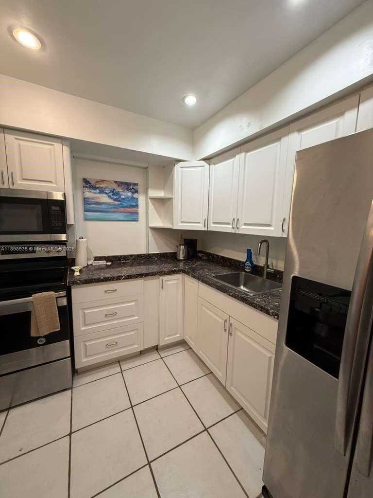 Small Image of 17560 ATLANTIC BLVD #414, Sunny Isles Beach Number 4