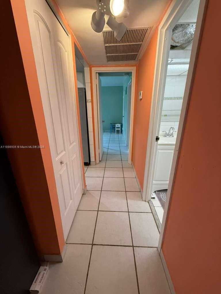 Small Image of 17560 ATLANTIC BLVD #414, Sunny Isles Beach Number 7