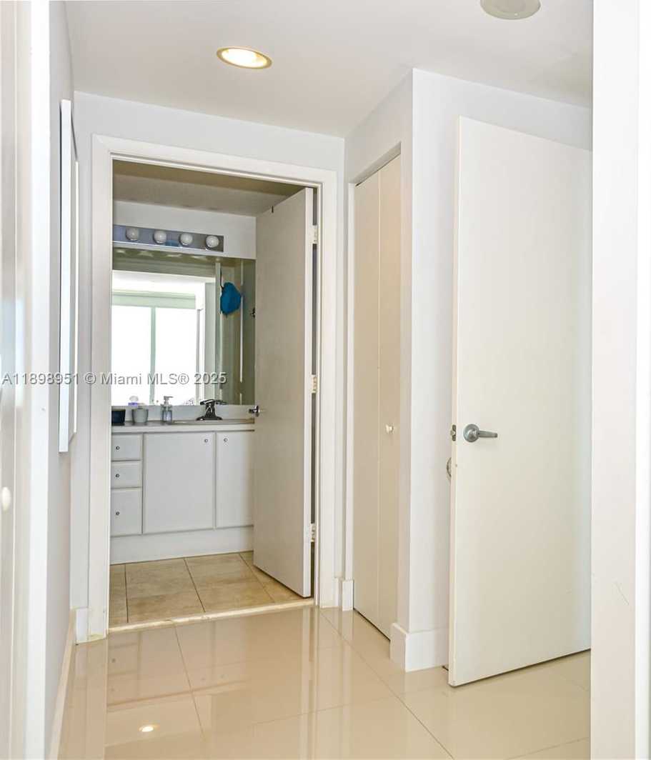 Small Image of 2475 BRICKELL AVE #1608, Miami Number 33