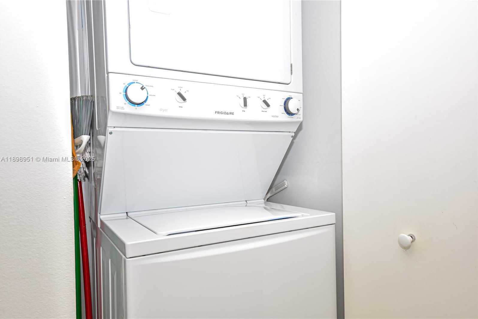 Small Image of 2475 BRICKELL AVE #1608, Miami Number 34