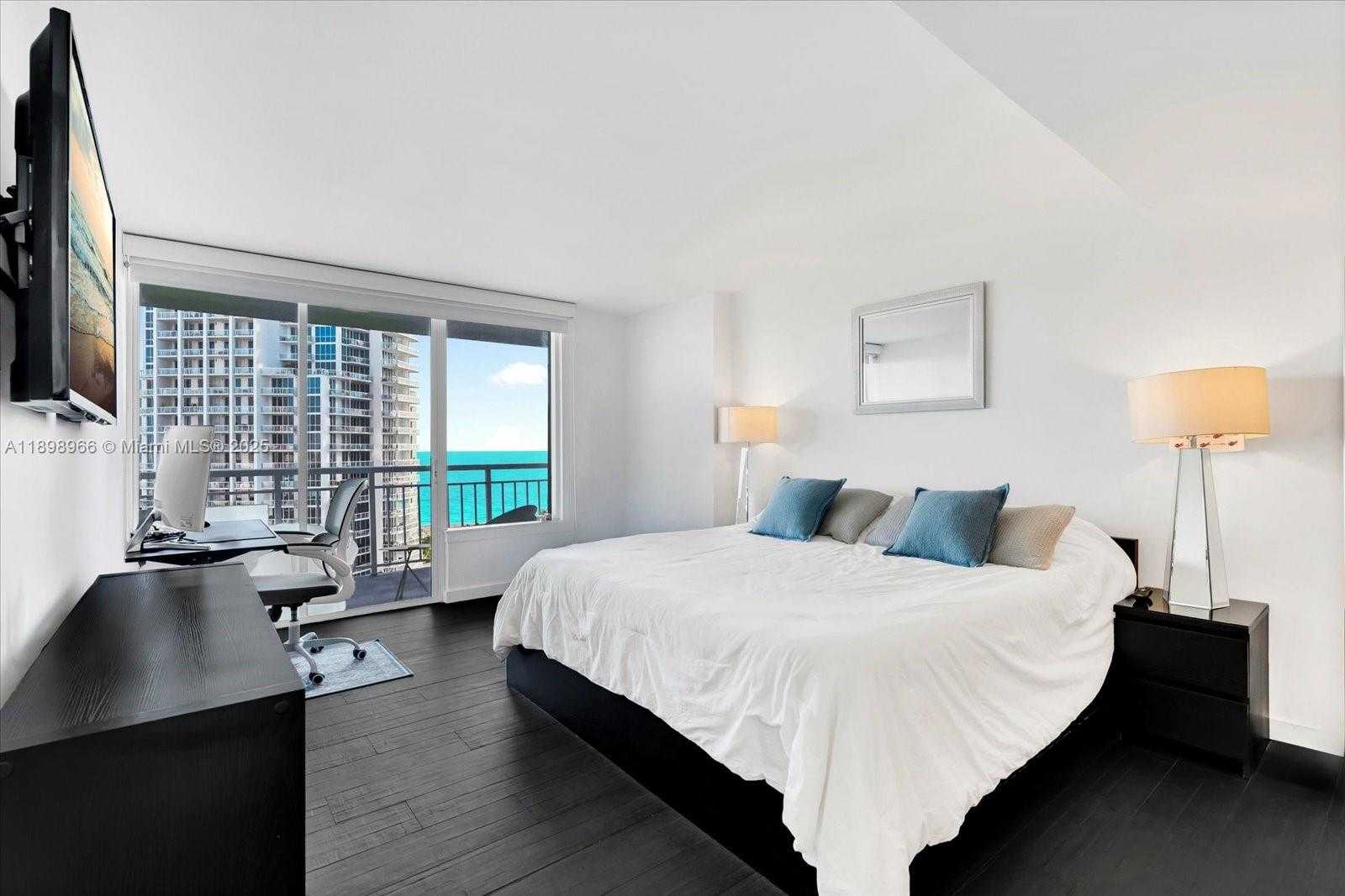 Small Image of 400 SOUTH POINTE DRIVE #1708, Miami Beach Number 10