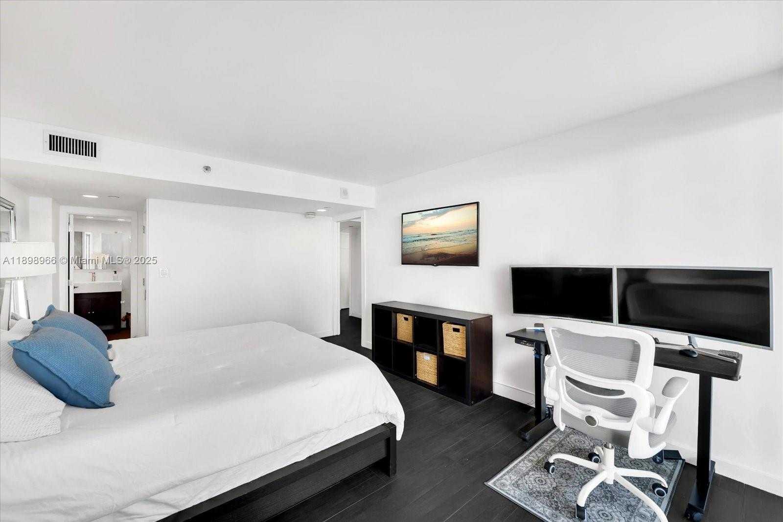 Small Image of 400 SOUTH POINTE DRIVE #1708, Miami Beach Number 11