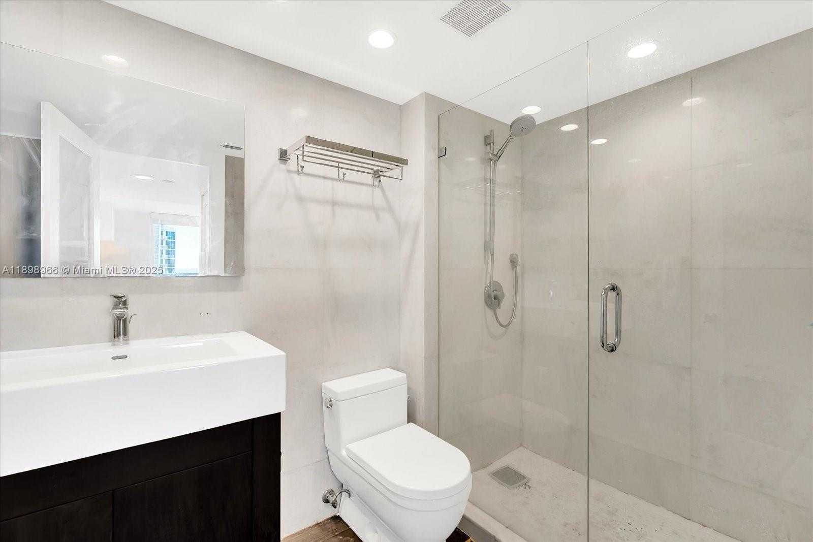 Small Image of 400 SOUTH POINTE DRIVE #1708, Miami Beach Number 12