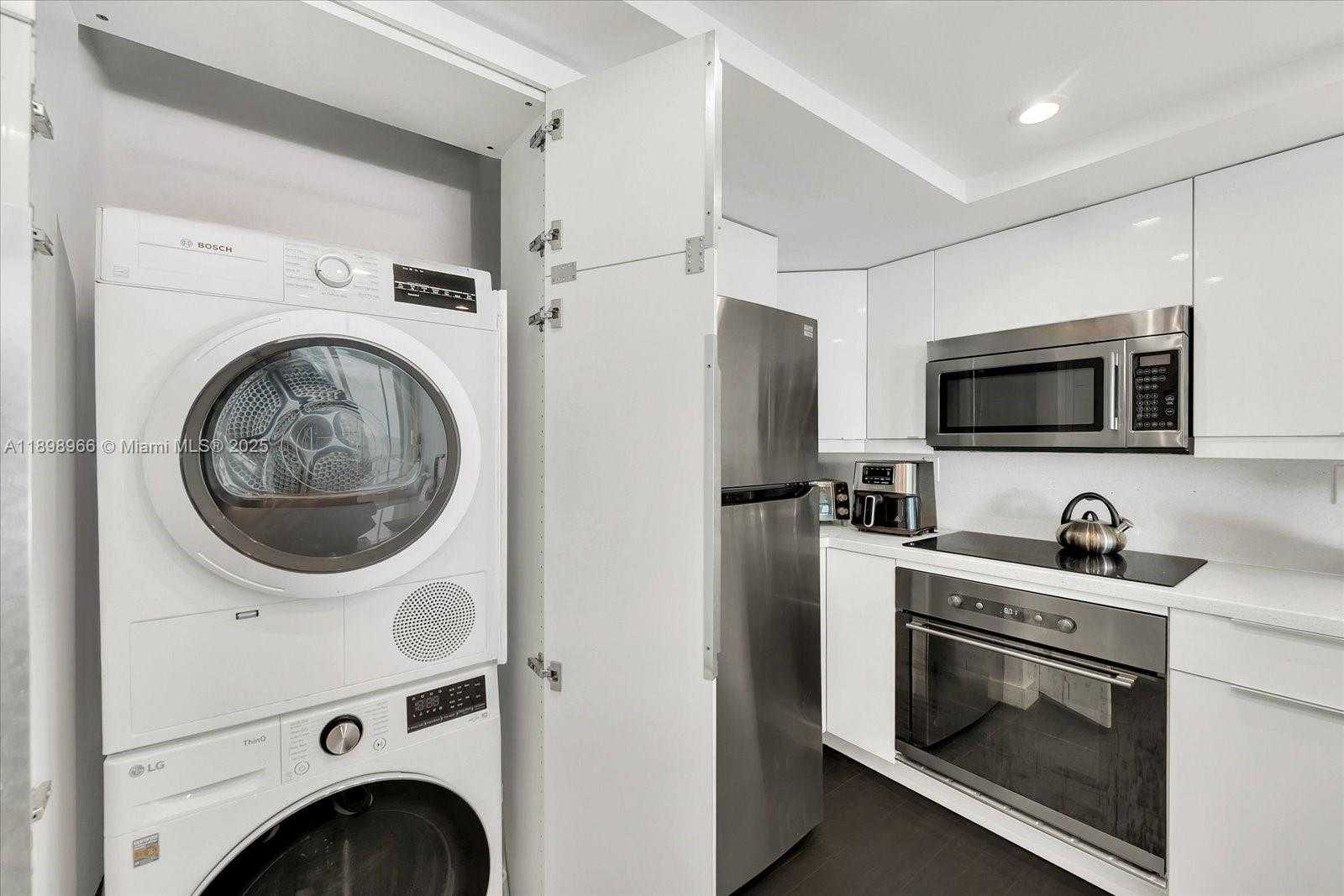 Small Image of 400 SOUTH POINTE DRIVE #1708, Miami Beach Number 8