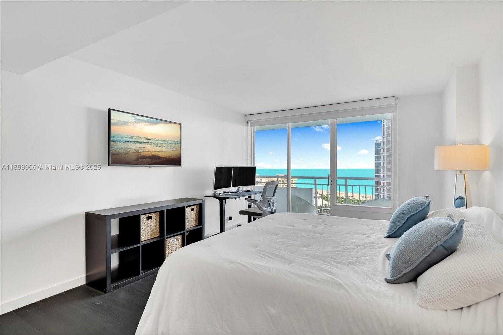 Small Image of 400 SOUTH POINTE DRIVE #1708, Miami Beach Number 9