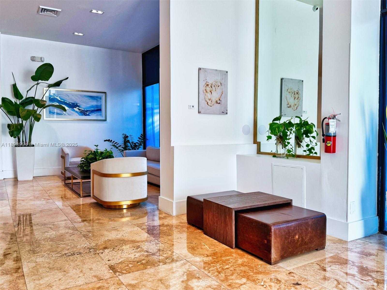 Imagen de Pequeño Objeto