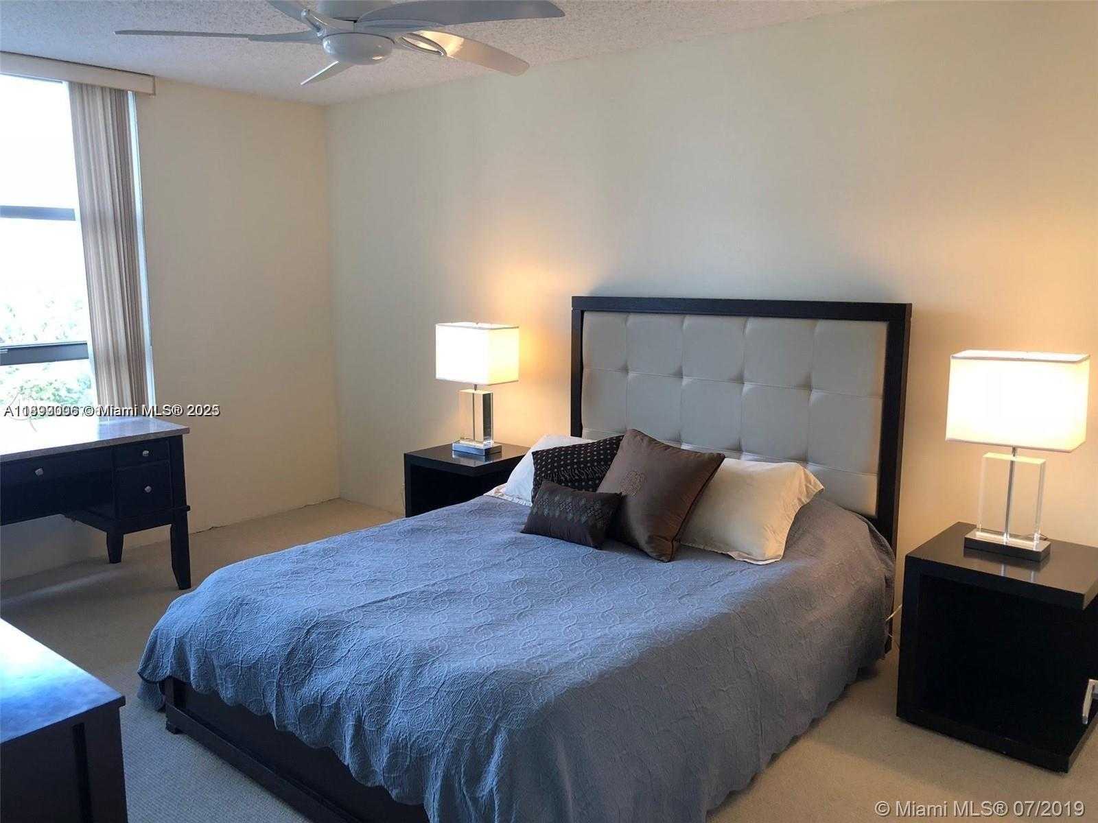 Small Image of 3530 MYSTIC POINTE DR #1008, Aventura Number 10