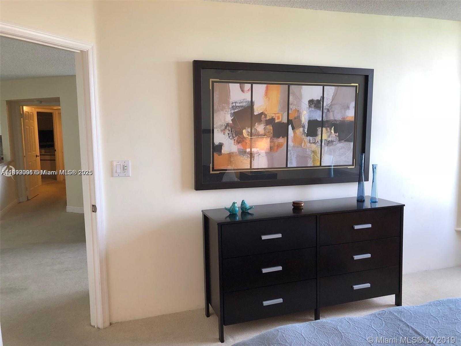 Small Image of 3530 MYSTIC POINTE DR #1008, Aventura Number 11