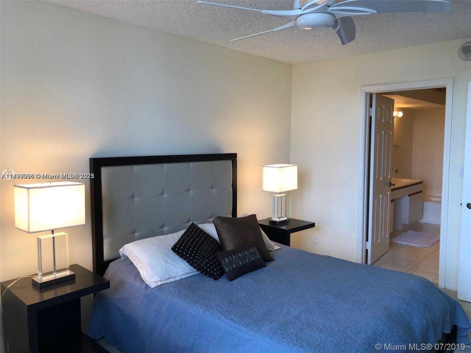 Small Image of 3530 MYSTIC POINTE DR #1008, Aventura Number 12