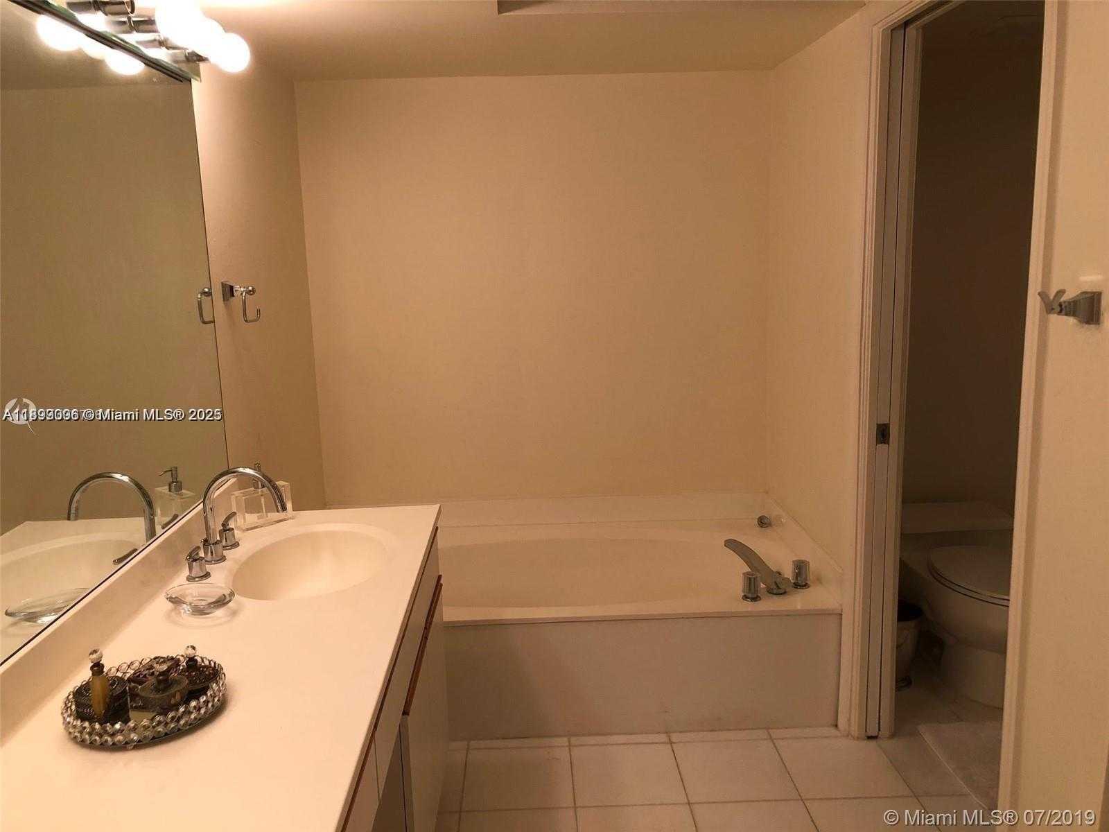 Small Image of 3530 MYSTIC POINTE DR #1008, Aventura Number 13