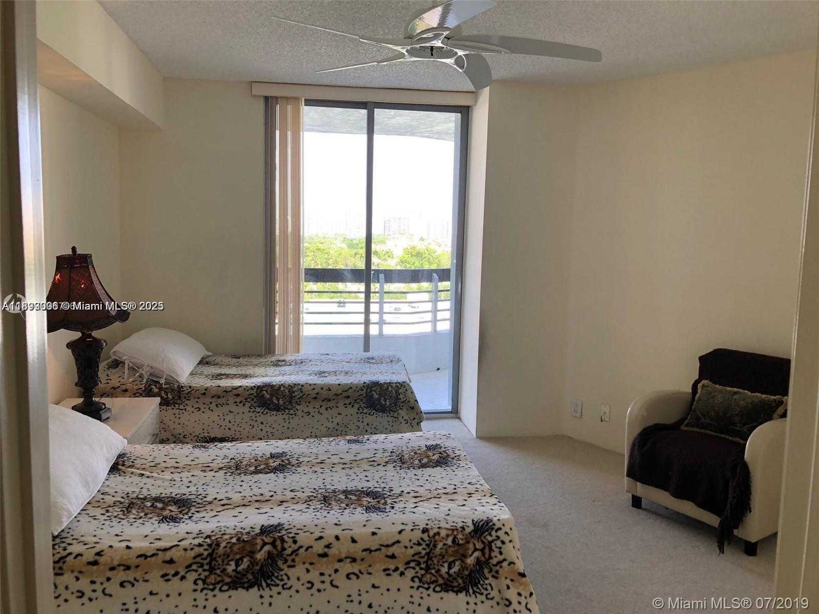 Small Image of 3530 MYSTIC POINTE DR #1008, Aventura Number 16