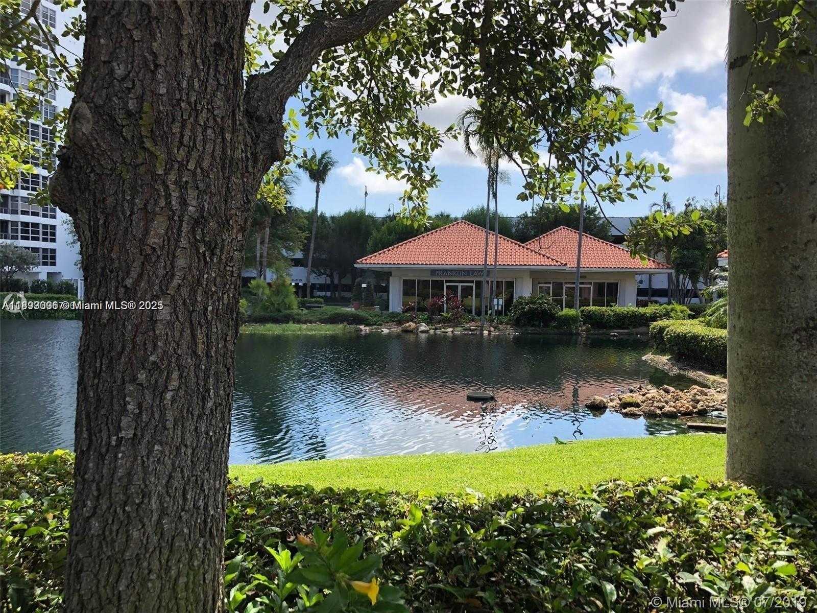 Small Image of 3530 MYSTIC POINTE DR #1008, Aventura Number 31