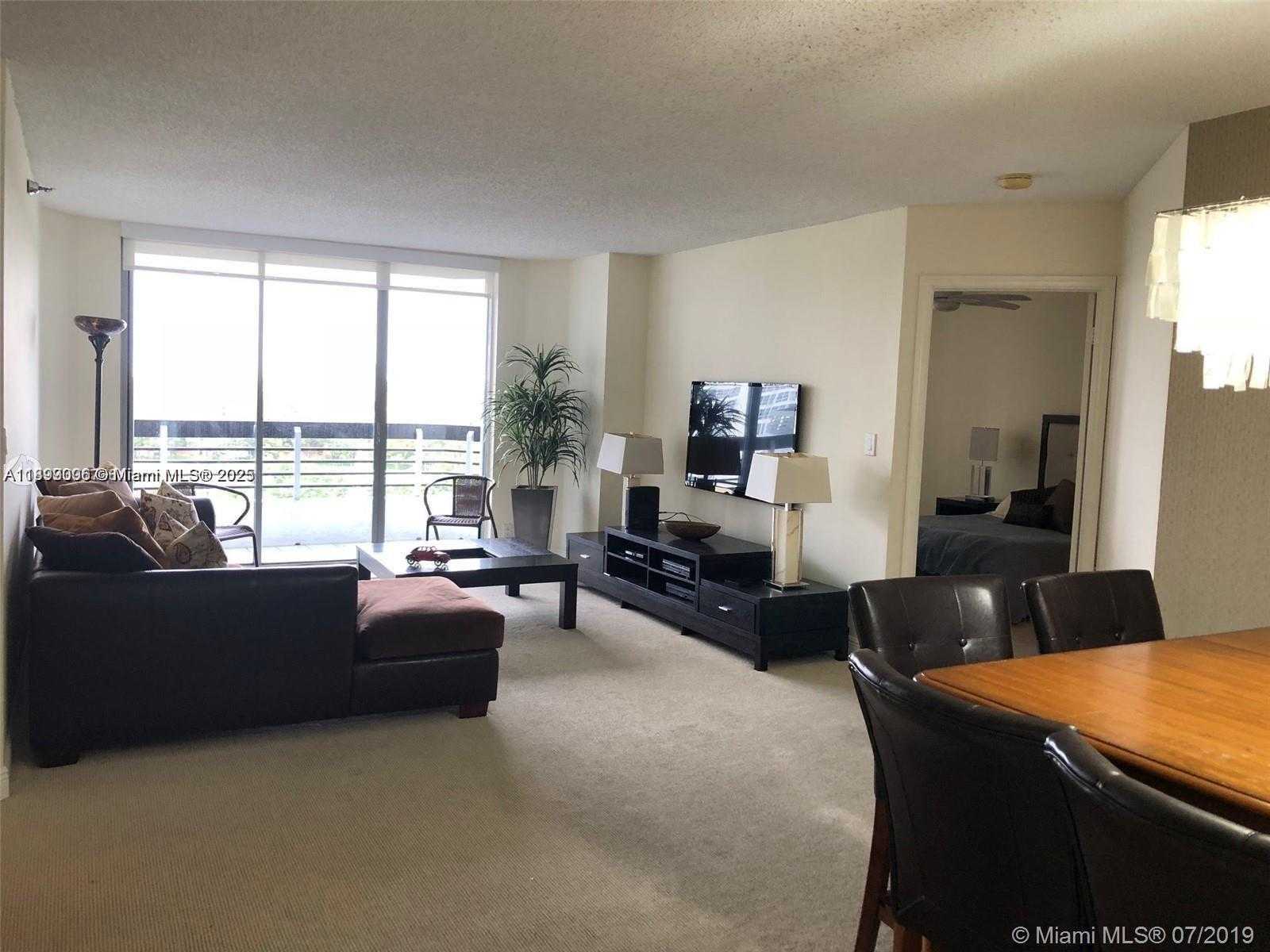 Small Image of 3530 MYSTIC POINTE DR #1008, Aventura Number 5