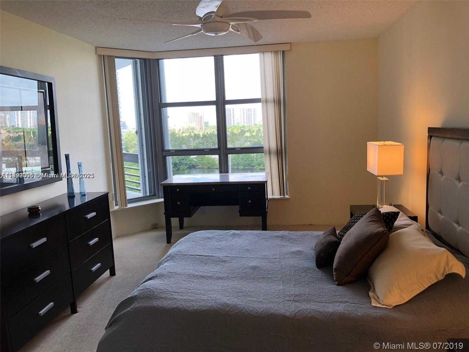 Small Image of 3530 MYSTIC POINTE DR #1008, Aventura Number 9