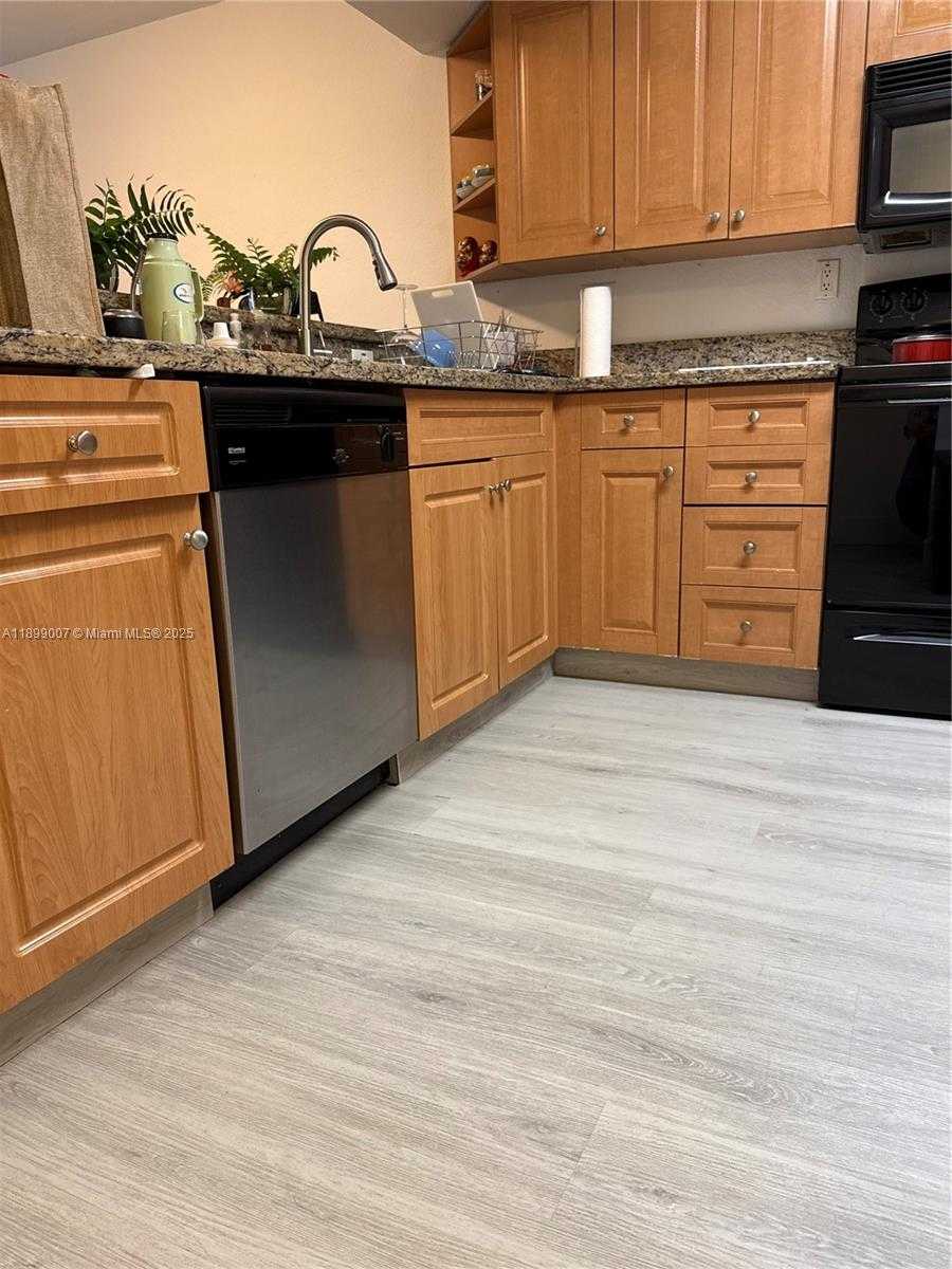 Small Image of 5000 NORTH WEST 79TH AVE #101, Doral Number 8