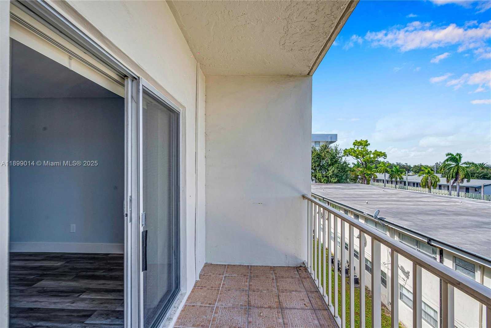 Small Image of 16750 NORTH EAST 10TH AVE #329, North Miami Beach Number 3